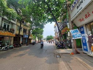mặt phố hoàng văn thái - kinh doanh sầm uất - giao thông tấp nập - đang cho thuê 25 triệu