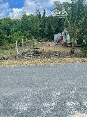 bán gấp lô đất 212m2 ngay cầu vượt củ chi, sổ hồng riêng, mặt tiền đường nhựa, chỉ 1 tỷ