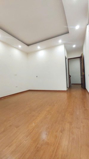 chủ nhà cần tiền nên cần bán gấp căn nhà ở hà trì,hđ.ô tô đỗ cửa.gía 7.45tỷ có tl