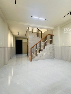 nhà đẹp cần bán nhà 1 trệt 1 lầu 3 phòng ngủ.huỳnh tấn phát p tân thuân quận 7