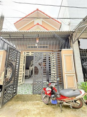 bán căn nhà mới toanh 1 trệt 1 lầu ở đ. suối lội , phước vĩnh an 125m2 shr