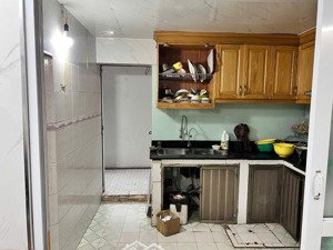 cho thuê nhà ngõ 495 nguyễn trãi, vị trí trung tâm ô tô để trong nhà, diện tích 240 m2, 3 tầng