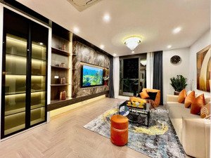 vợ chồng tôi cần bán căn 2 ngủ tầng trung view hồ cực đẹp, sổ đỏ sẵn giao dịch, full nội thất đẹp