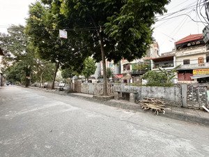 tôi chính chủ cần bán nhà 5 tầng vị trí đẹp khu trung tâm hà đông. nhà ngay ô tô nhé..