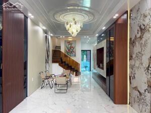 Nhà mới keng 6 tầng thang máy tuyến 2 Lê Hồng Phong