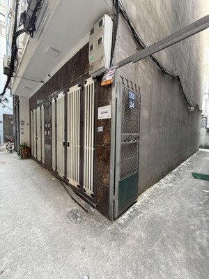 bán nhà lạc long quân, ngay hoàng quốc việt, căn góc 43m2, 5 tầng, ra đường oto 10m, nhỉnh 11 tỷ.