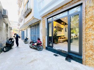 phân lô ô tô đỗ cửa thang máy .minh khai nhỉnh 12 tỷ