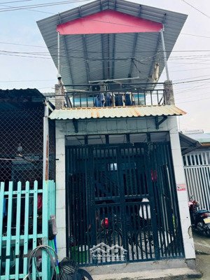 bán nhà trệt lầu 3 phòng ngủ gần trung tâm y tế dĩ an gần quốc lộ 1k tiện đi thành phố