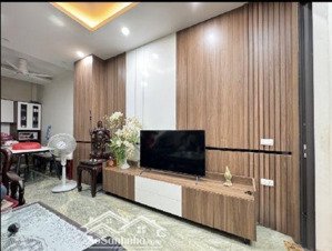 nhỉnh 8 tỷ có nhà 6 tầng gần bách kinh xây 2 thoáng ngõ sáng công năng.