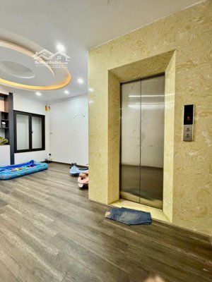 bán gấp nhà 6 tầng- 2 thoáng - thang máy - ngõ thông - ô tô vào nhà - kinh doanh .giá tốt