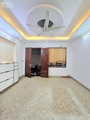 Bán nhà Cầu Giấy, 32m2 x 5 tầng, gần phố, giá 8,7 tỷ