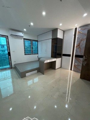 bán nhà mỹ đình ngõ thoáng gần ô tô nhà đẹp ở ngay 43m2. 5t. mt 4.5m. giá 8,95tỷ
