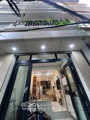 nhà mặt ngõ đẹp 5 tầng, thang máy phố lạc long quân, cầu giấy - 20m ra ngõ thông, ô tô tránh.