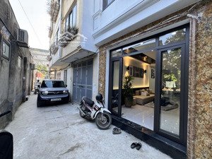 hai bà trưng , phân lô, ôtô đỗ cửa , dương văn bé ,43m, thang máy ,