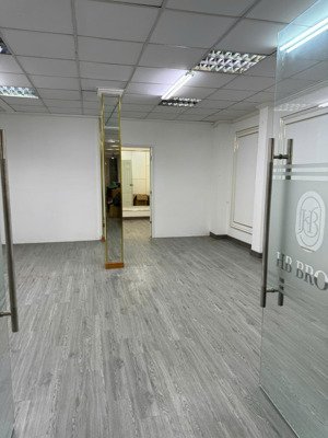 bán nhà mặt tiền đường trần bình trọng , phường 3 quận 5 , lh 