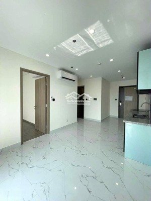 chính chủ cho thuê trong tháng 2pn,2wc.bếp,rèm cao cấp.view đẹp, gần vincom