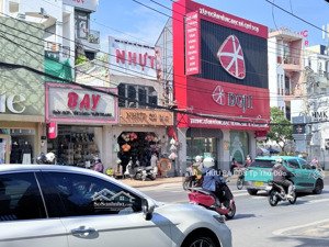 cần cho thuê tòa nhà võ văn ngân 5 tầng .dt sàn 400m2 giá 50tr /1h ký lâu năm.