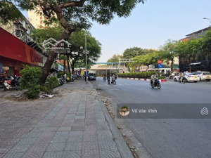 bán đất bồ đề, nguyễn văn cừ, ô tô, 83m2, mặt tiền 9m, lô góc, giá nhỉnh 17 tỷ.