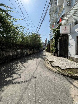 oto tận cửa full nội thất hẻm nội bộ chỉ vài căn nhà nên rất an ninh