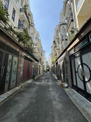 nhà full nội thất khu đồng bộ phân lô an ninh hẻm trải nhựa sạch đẹp