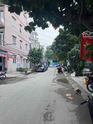 nhà hẻm lớn xe hơi tránh nhau ở hay kinh doah cho thuê gì cũng tiện