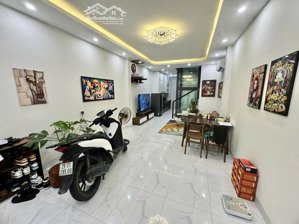 bán nhà việt hưng hơn 12 tỷ-5 tầng thang máy-ô tô tránh-ngõ thông-dân xây-full nội thất