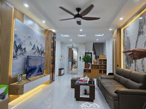 có 1 0 2 ! nhà riêng dương quảng hàm, dân xây kccc, ở giữ, ngõ thông, 10m ô tô, thang máy, 41m2*5t