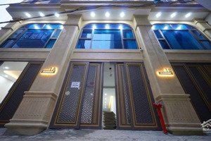 bán chdvdt 65m- 7 tầng phạm văn đồng 16p khép kín 2 thoáng ô tô đỗ cổng thu 90tr/th