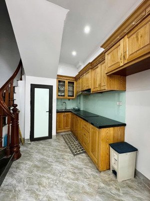 ngõ thông -nhà ngọc lâm - cách 1 nhà ra phố - nhiều tiện ích xung quanh