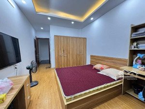 nhỉnh 8 tỷ 50m sẵn nhà 5 tầng sổ vuông a4 trung tâm phú thượng liên hệ :anna xem nhà 24/7