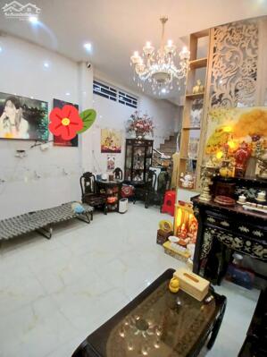 Nhà 2 lầu mặt tiền Trần Chiên giá hời để đầu tư