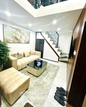 chính chủ bán nhà ngô quyền 5 tầng nhỉnh 5 tỷ vị trí đỉnh, cách ô tô tránh 10m