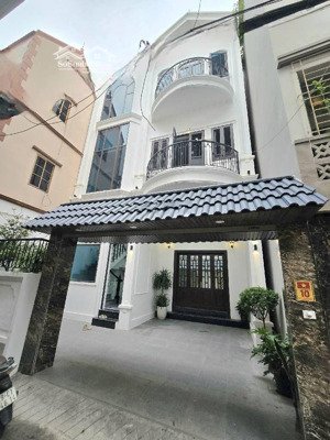 tây hồ - biệt thự thu nhỏ - mặt tiền quyền lực - ô tô vào nhà - sân riêng thoải mái