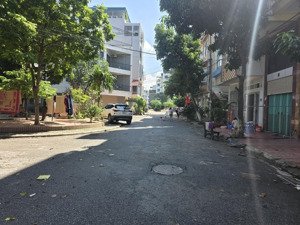 tu hoàng - thang máy - ô tô trước cổng - 7 tầng chỉ 7.6 tỏi - full nội thất