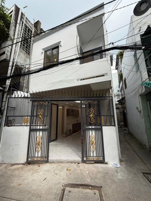 quận 6 3 tỷ 850 tl
nhà góc 2 mặt hẻm đường phạm văn chí, p7, q6