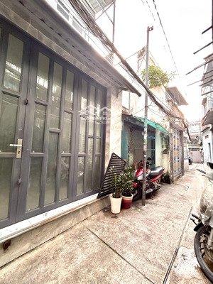 bán nhà mới đẹp vào ở ngay kế công viên khánh hội- thông ra hoàng diệu, tôn thất thuyết, bến vânđồn