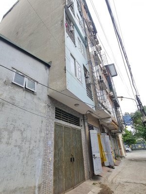 ccmn dòng tiền 7 tầng thang máy, đường rộng ô tô qua lại, ngay sát hồ linh đàm, dòng tiền tốt.