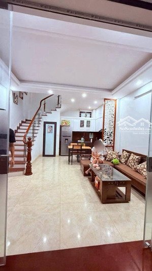 căn nhà cực hiếm cần bán gấp. sát cạnh hồ tây lộng gió đường võ chí công