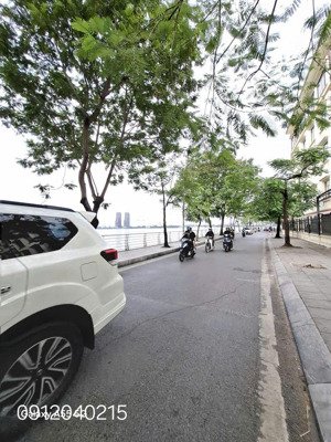 bán nhà lạc long quân, ô tô vào nhà, ô chờ thang máy, phòng xông hơi như spa, phòng nào cũng thoáng