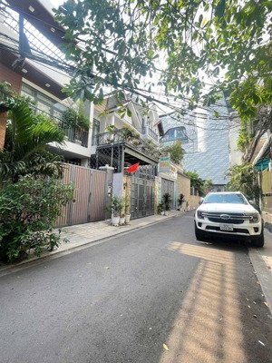 bán gấp nhà giá 5.9 tỷ/80m2 ngay gigamall thủ đức - 1 trệt 2 lầu + st - ra phạm văn đồng chỉ 200m