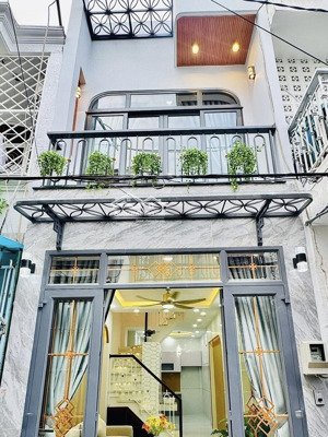 chốt nhanh nhà phước hưng - quận 5 giá 8tỷ990 pháp lý chuẩn, hẻm xe hơi, nội thất sẵn ở ngay