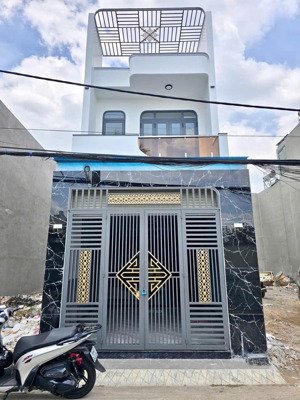 bán nhà mới 100% hoàn công gần chợ đồn, cách bùi hữu nghĩa 120m, dt 82m2, tặng nội thất, giá 3,8 ty