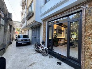 bán gấp nhà cầu giấy chỉ hơn 12 tỷ - vf3 đỗ cửa - lô góc kinh doanh.