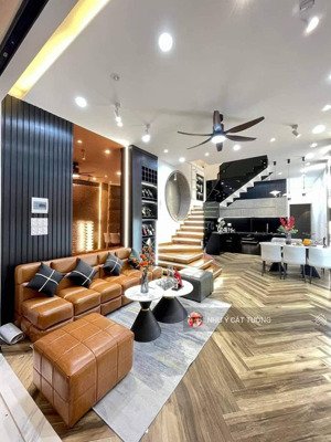 cực hiếm! thái thịnh, lô góc, sát phố, ngõ nông, 25m ra ô tô tránh