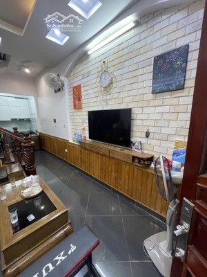 nhà đẹp hiếm lắm mới có , oto đỗ cửa ngày đêm về ăn tết luôn các bác ơi