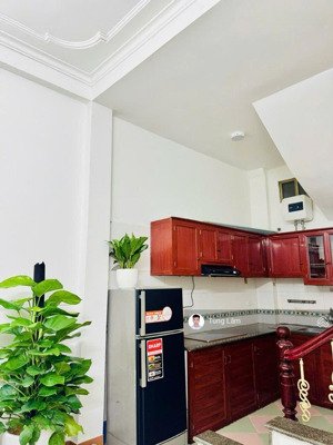 siêu nét- bán nhà ngõ cầu giấy - 33m2-10m ô tô-ngõ thông kinh doanh-full đồ-tt 10 trường đh lớn