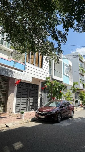 bán nhà 3 tầng tđc phước long a đường 10m, gần biển dt 52m giá 6 tỷ