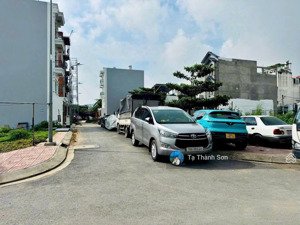 chính chủ bán 3 nền đất hiệp bình ngay chợ xây dựng tốt 6 lầu chỉ 6tỷ750triệu/nền