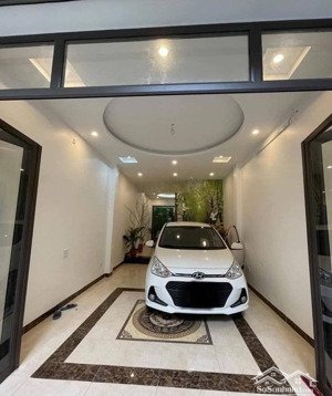 trục chính kinh doanh 38m 5 tầng - ngay chợ tổ 8 - ô tô vào nhà - giá rẻ nhất khu