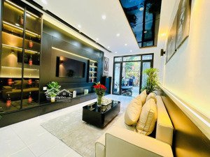 nhà đẹp, gần times city, dương văn bé 39/43m, 5 tầng, mt 3.4m, giá 12.8 tỷ.